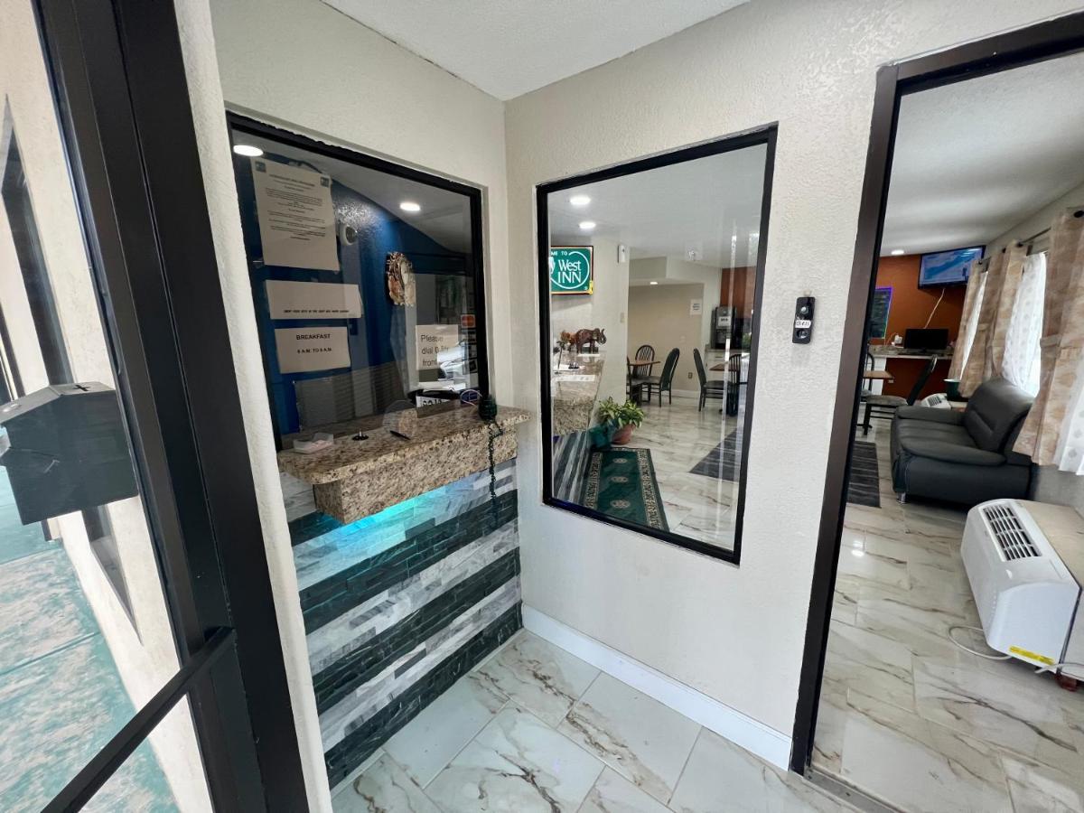 Key West Inn - Roanoke Экстерьер фото