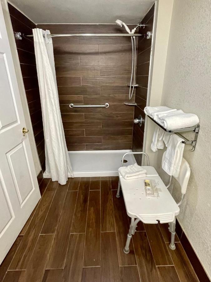 Key West Inn - Roanoke Экстерьер фото