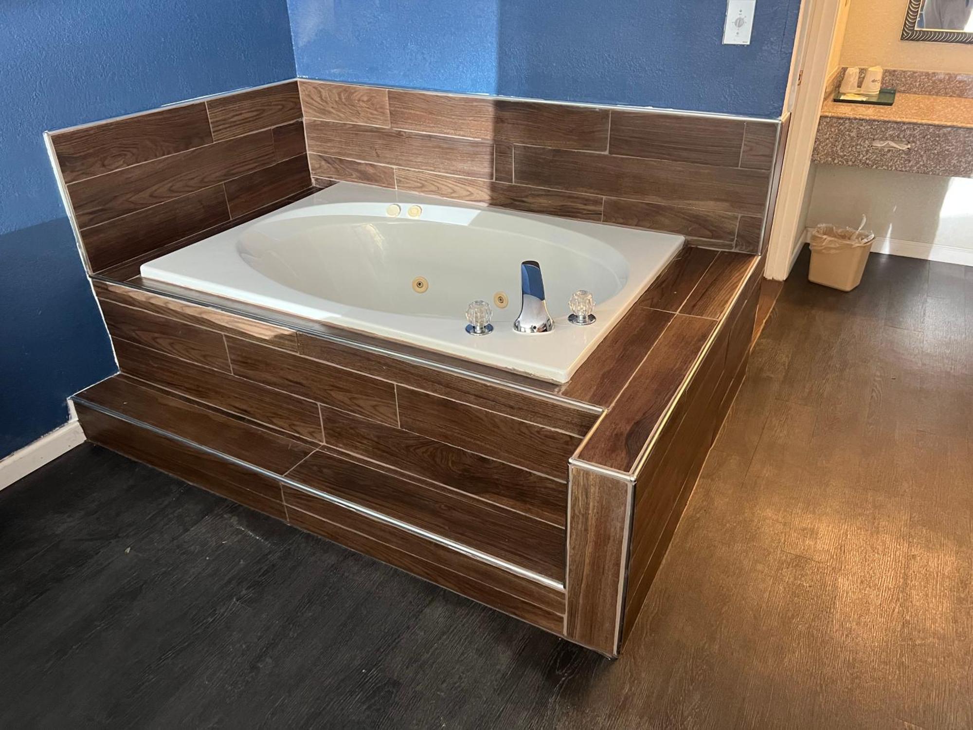 Key West Inn - Roanoke Экстерьер фото