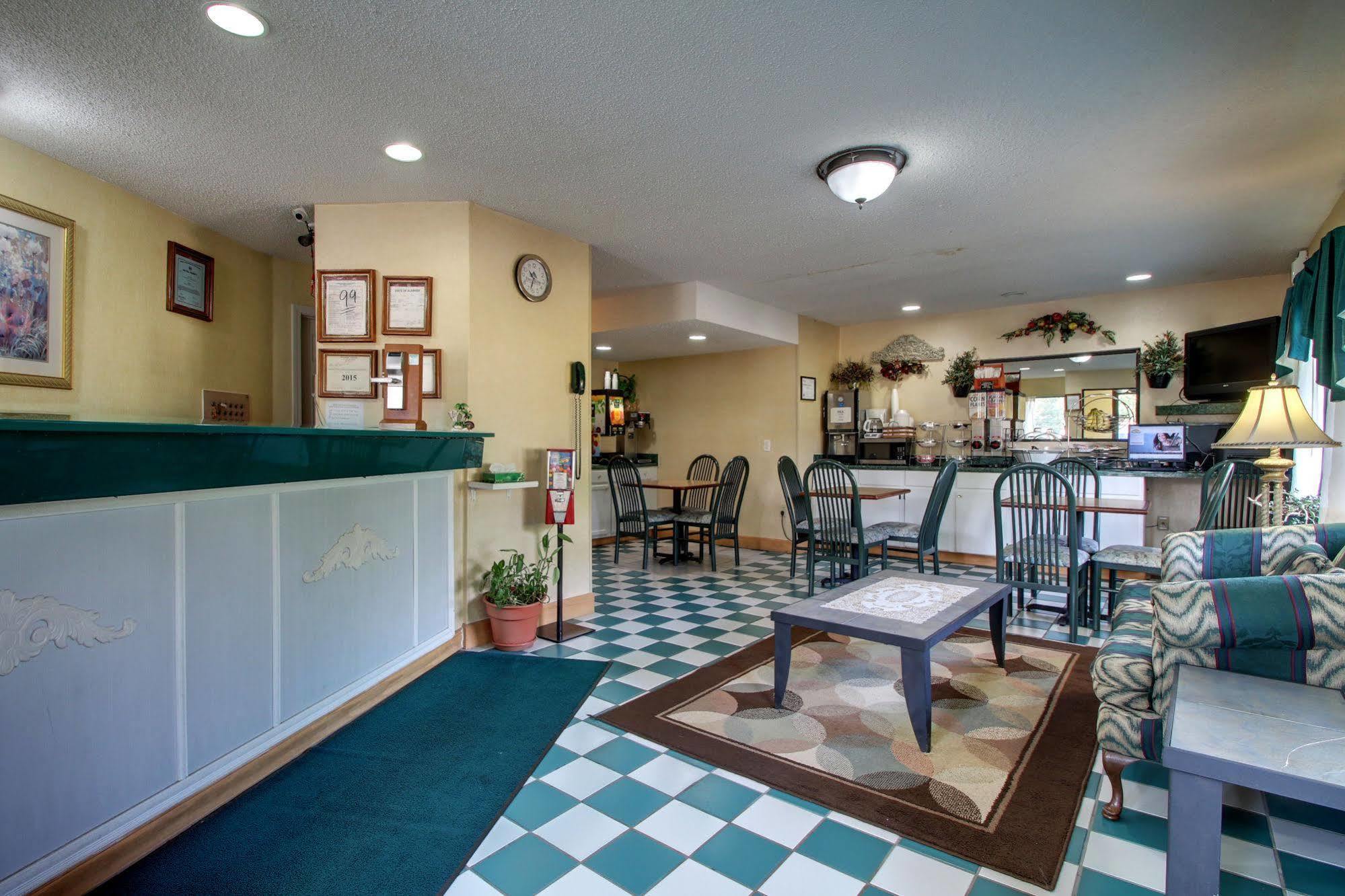 Key West Inn - Roanoke Экстерьер фото